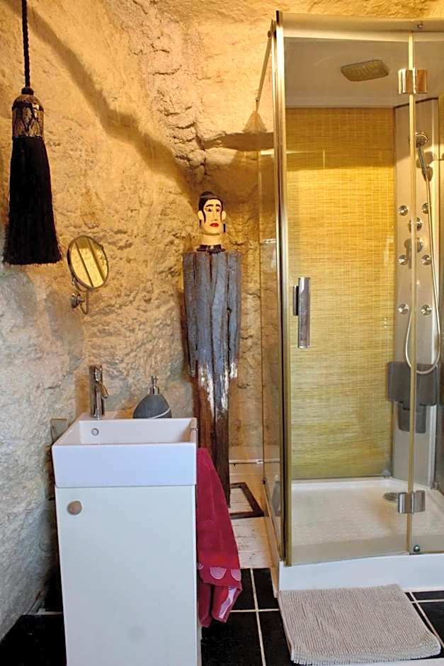 Troglodyte loft