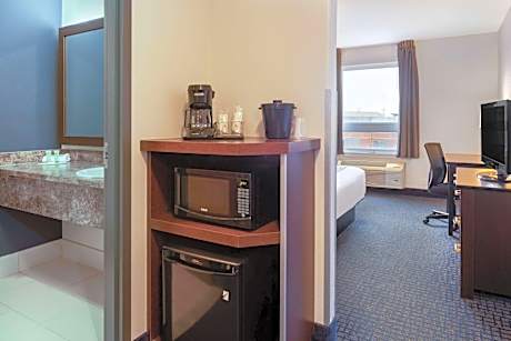 Queen Room - Non-Smoking