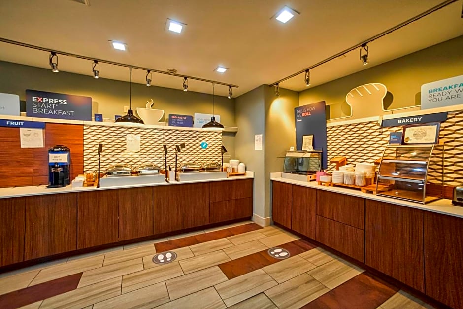 Holiday Inn Express and Suites Beeville By IHG