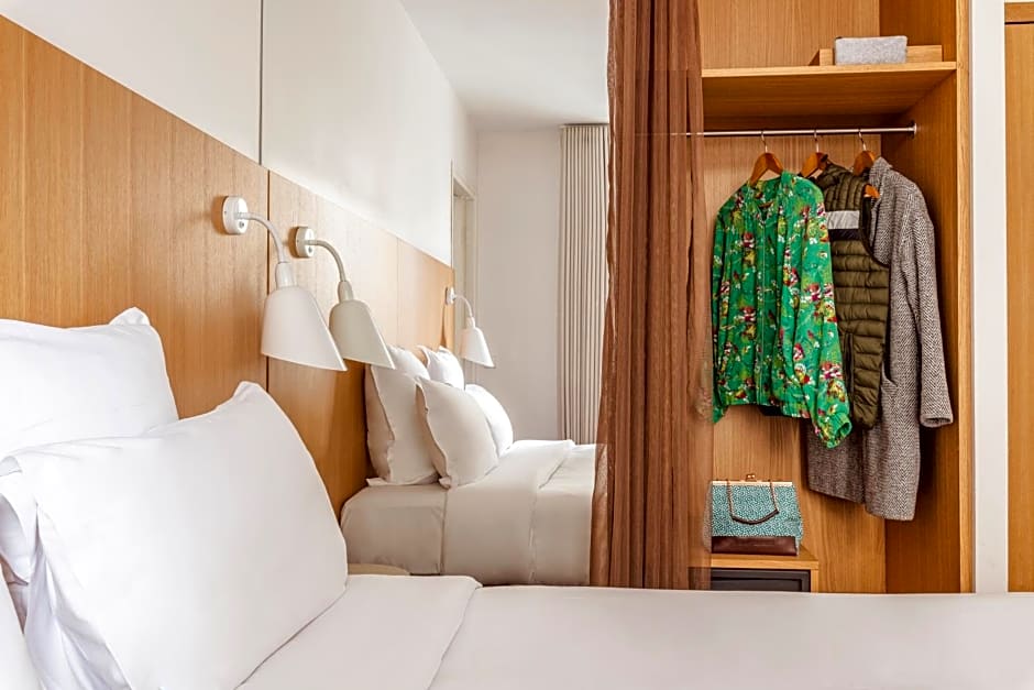 9Hotel Republique