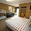 Acacia Snowy Motel