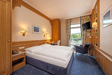 Comfort Double Room with Balcony and Lake View