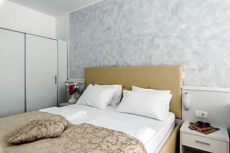 Double Room Sea side Balcony + 1