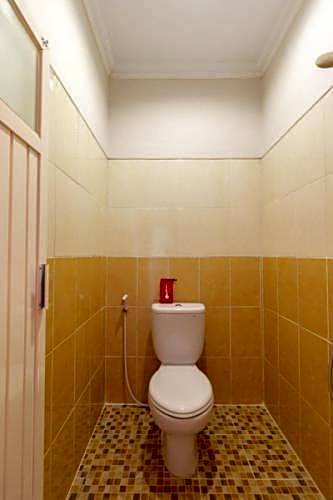 RedDoorz near Condongcatur Bus Station