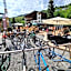 SKILL Mountain Lodge - Ski und Bike Hostel im Sommer mit JOKER CARD