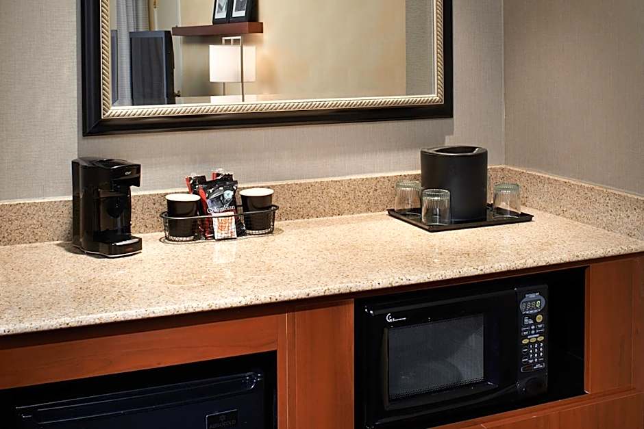 Courtyard By Marriott Detroit Dearborn