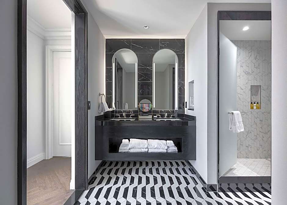 Daxton Hotel Birmingham, Curio Collection by Hilton