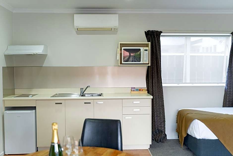 Pacific Coast Motor Lodge