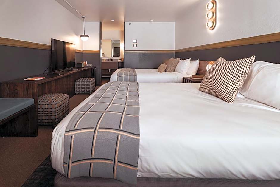 The Ozarker Lodge