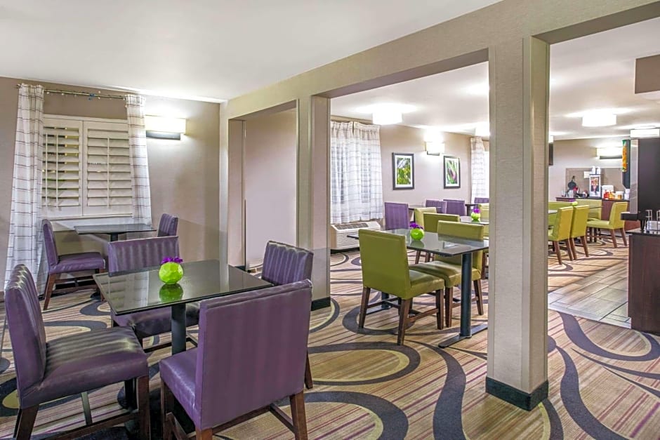 La Quinta Inn & Suites by Wyndham Tucson East