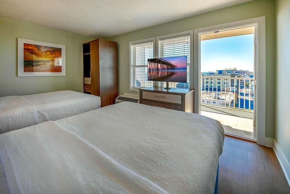 Commander Hotel & Suites