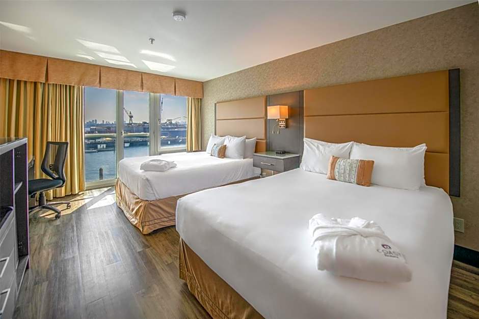 Coast Lonsdale Quay Hotel