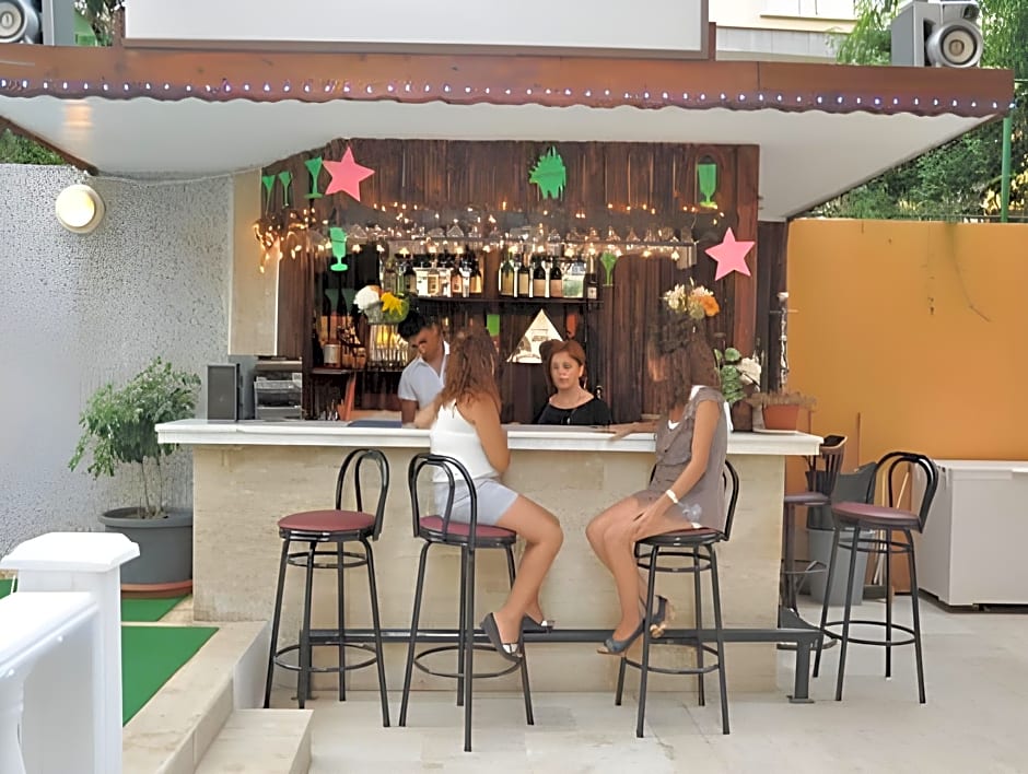 Twin Apart Hotel