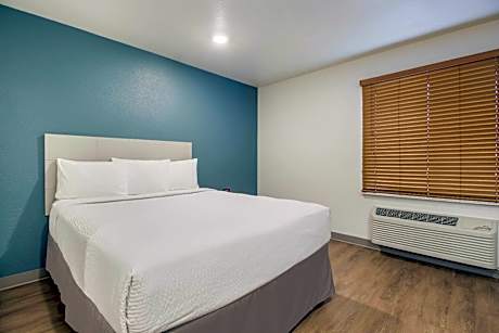 Standard Queen Room - Non-Smoking