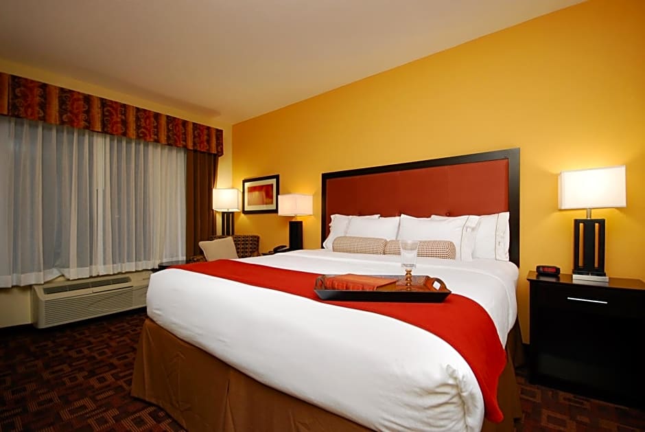 Holiday Inn Express & Suites Gonzales