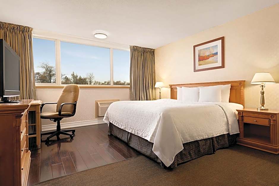 Travelodge by Wyndham Richmond Hill