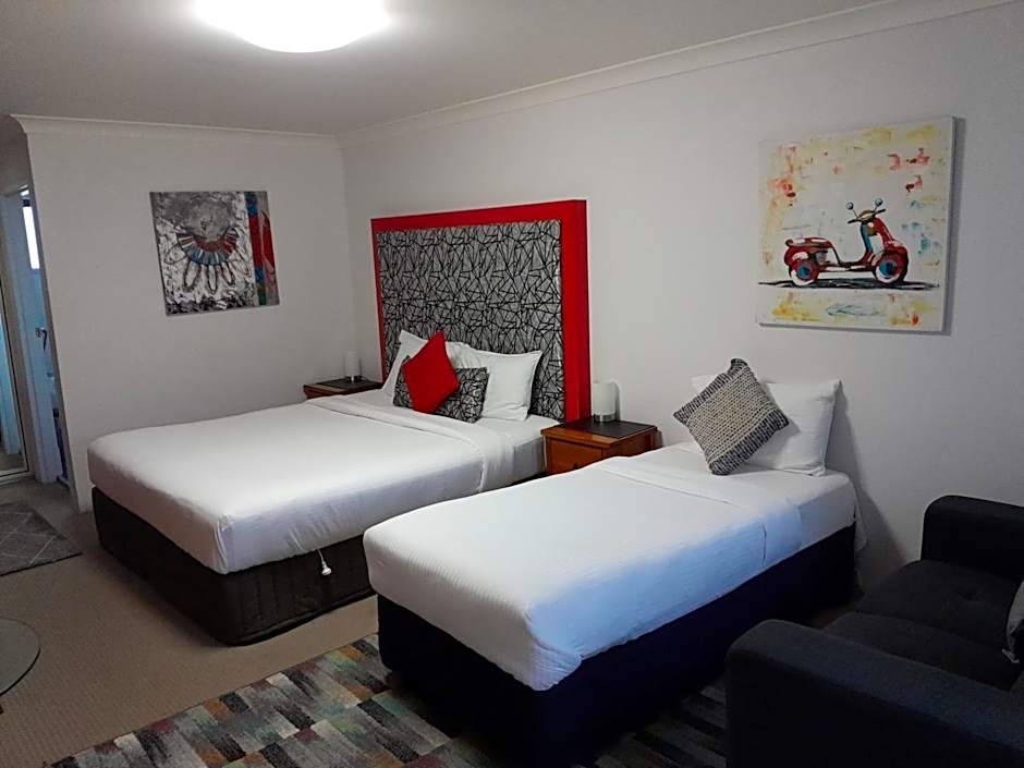 Avaleen Lodge Motor Inn