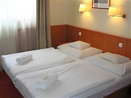 Twin Air Conditioning