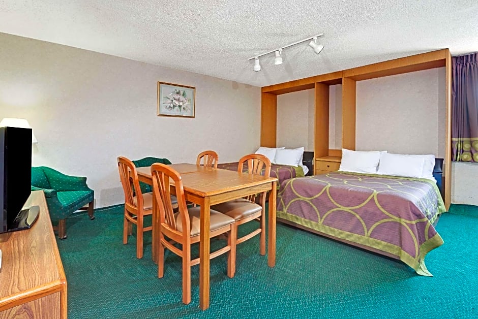 Super 8 by Wyndham Kenmore/Buffalo/Niagara Falls Area