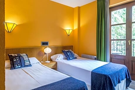 SINGLE ROOM (1 ADULT)