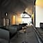 HOTEL498