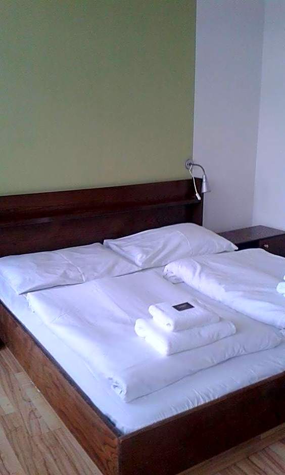 Foto 1 di 24 di 1 Double Bed or 2 Beds