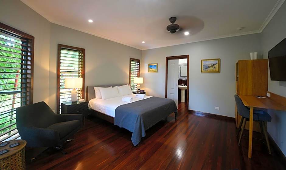 Photo 1 of 5 of 1 King Bed, Sea View