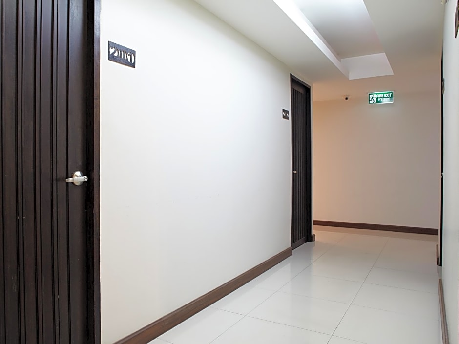 White House Asoke Sukhumvit 18