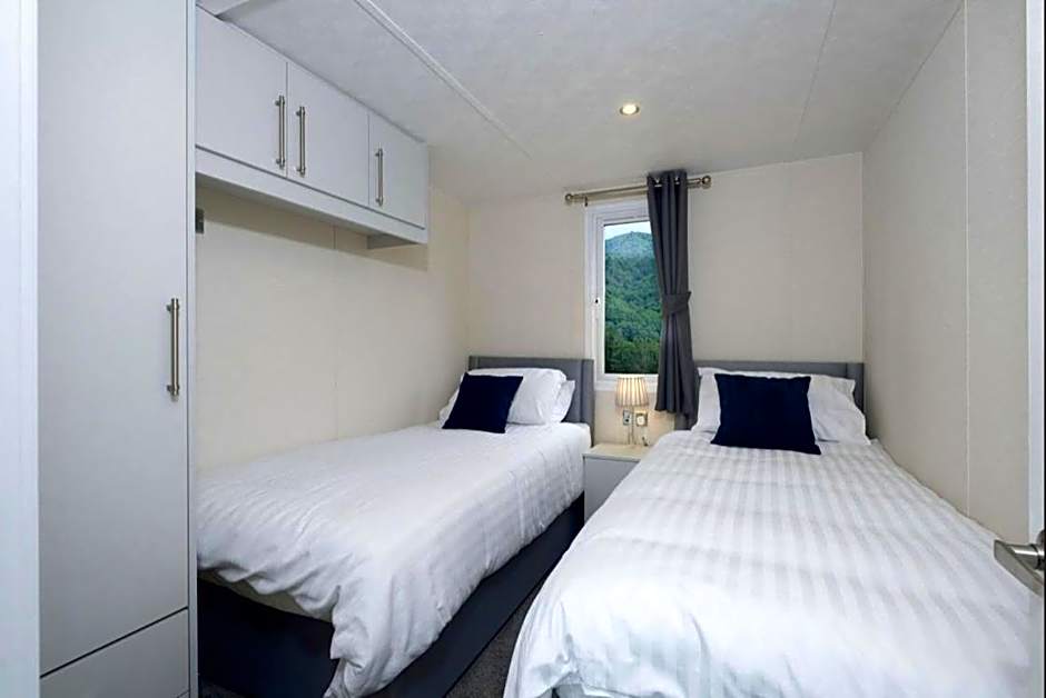 Luxury 6 Bed Lodge with Hot Tub