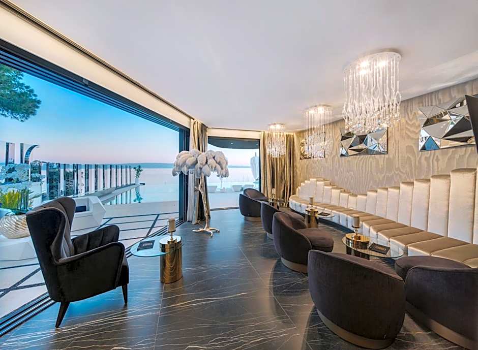 Posh Residence Luxury Suites