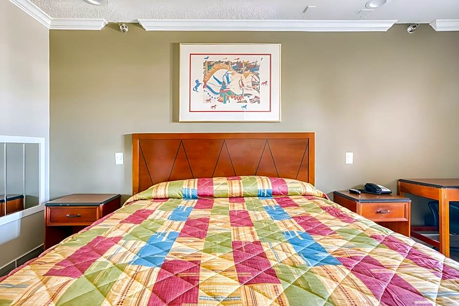 Heritage Inn And Suites – Corona, CA