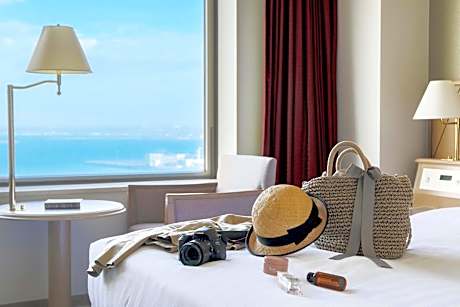 Twin Room with Sea View - Non-Smoking