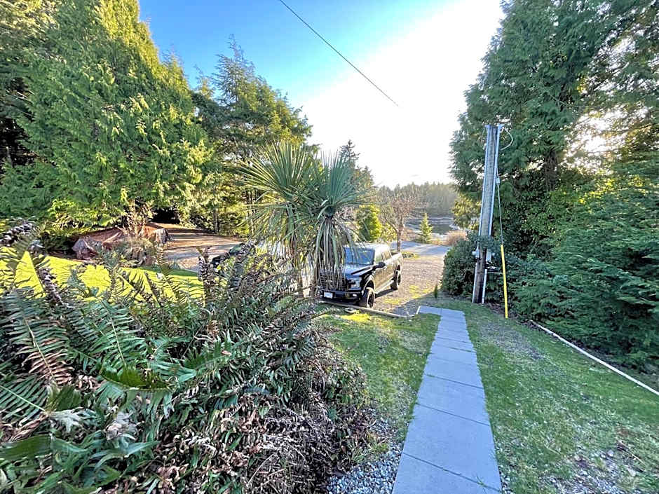 Waterfront Hot Tub Firepit King Bed - 6H