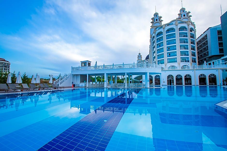 J'Adore Deluxe Hotel & Spa