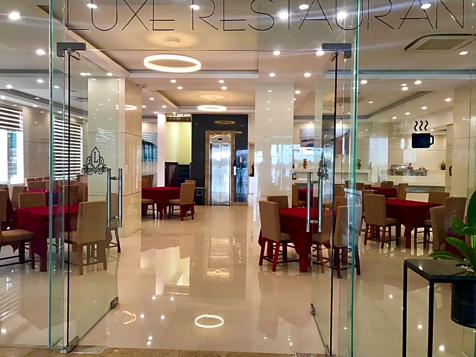 Luxe Hotel