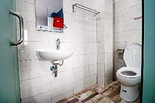 RedDoorz Plus near Living Plaza Jababeka