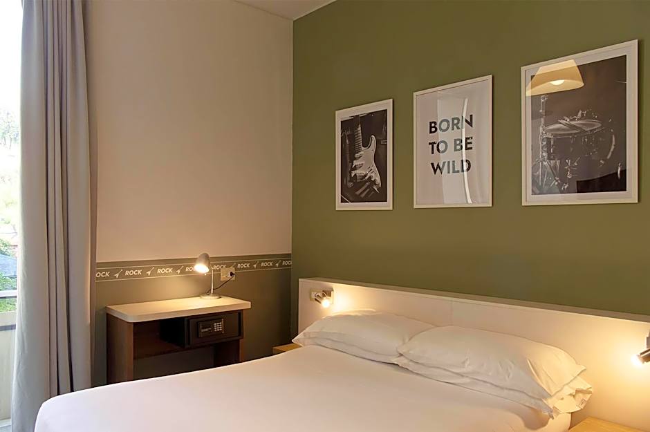 Sure Hotel by Best Western Nologo