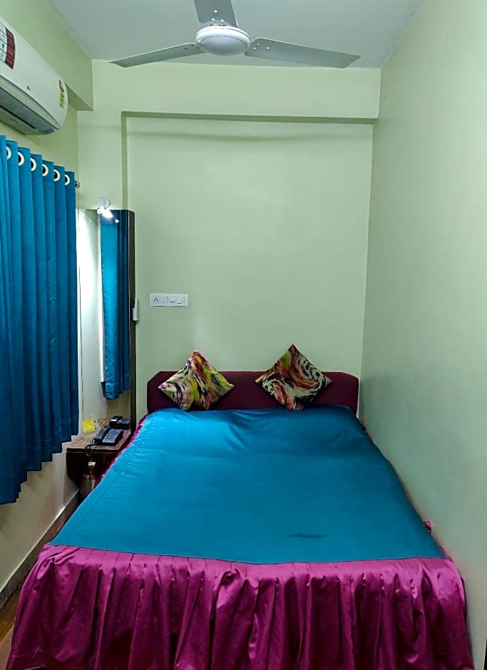 Photo 1 of 5 of Small Single Room