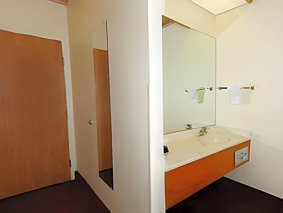 The Best Inn & Suites