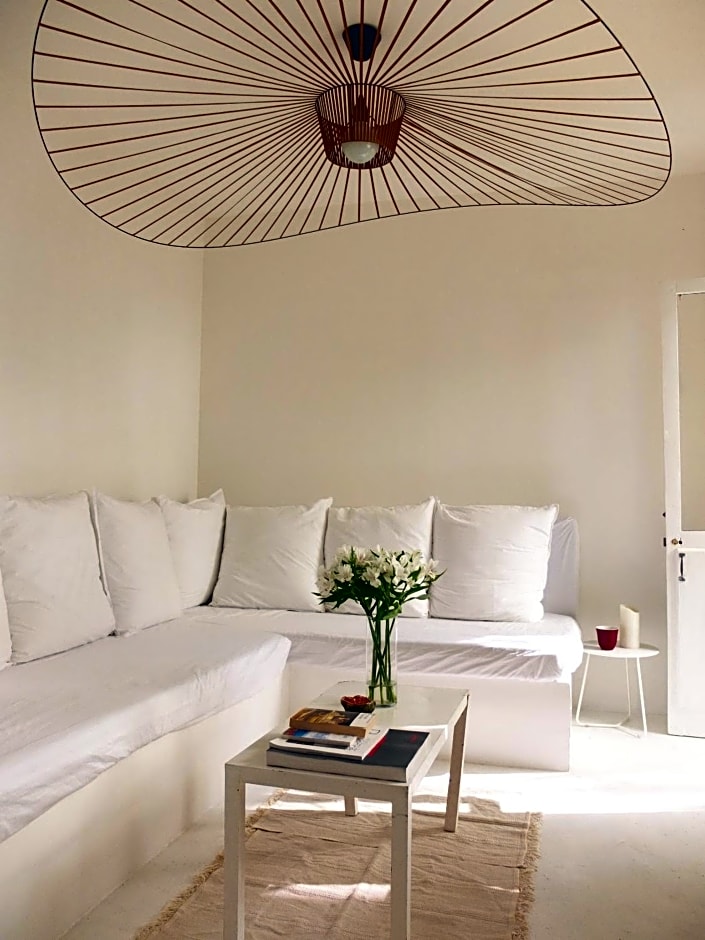 La Maison Jaune – Sete, FL