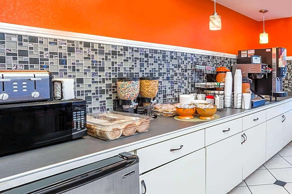 Casa Blanca Hotel & Suites Orange
