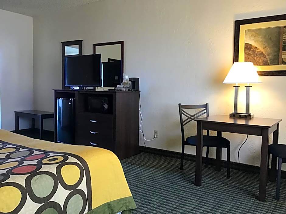 Super 8 by Wyndham Wendover