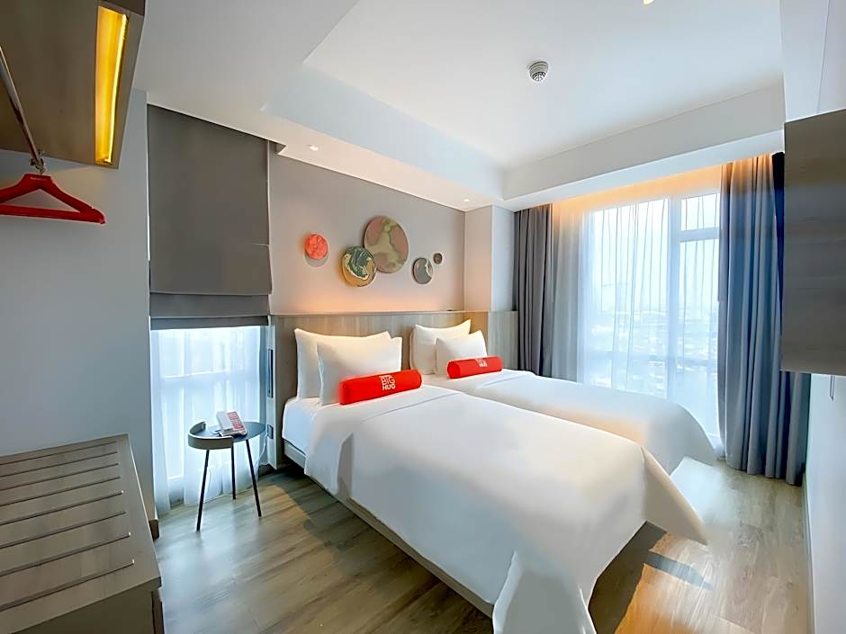 HARRIS Suites Puri Mansion