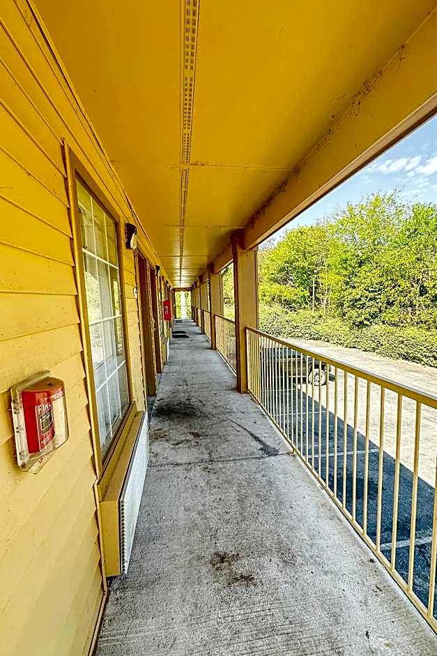 Bonita Lakes Inn