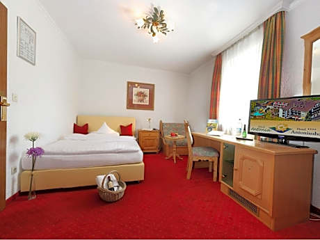 Economy Single Room with Street View