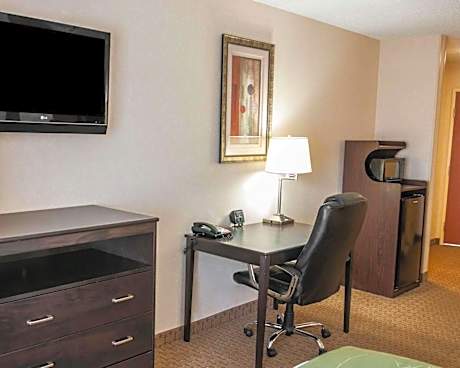 King Suite with Hot Tub - Non-Smoking