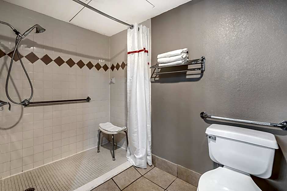 Red Roof Inn & Suites Sulphur Springs