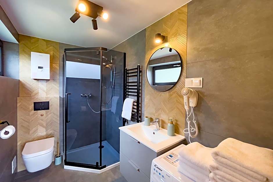 Stodoły Modyń - Domki w Beskidzie Wyspowym - staw kąpielowy, balia, sauna, grota solna - widok na góry