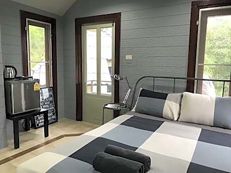 Tree House - One Bedroom Valley View