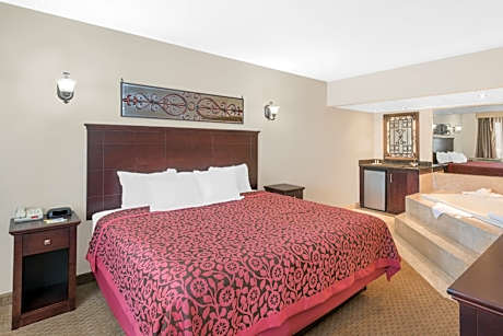 1 King Bed, One Bedroom, Suite, Non-Smoking